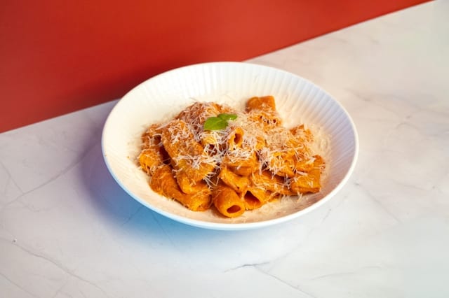 RIGATONI POMODORO.